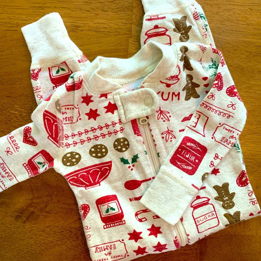 Hanna Andersson 3-6m Christmas zip up footless pajamas